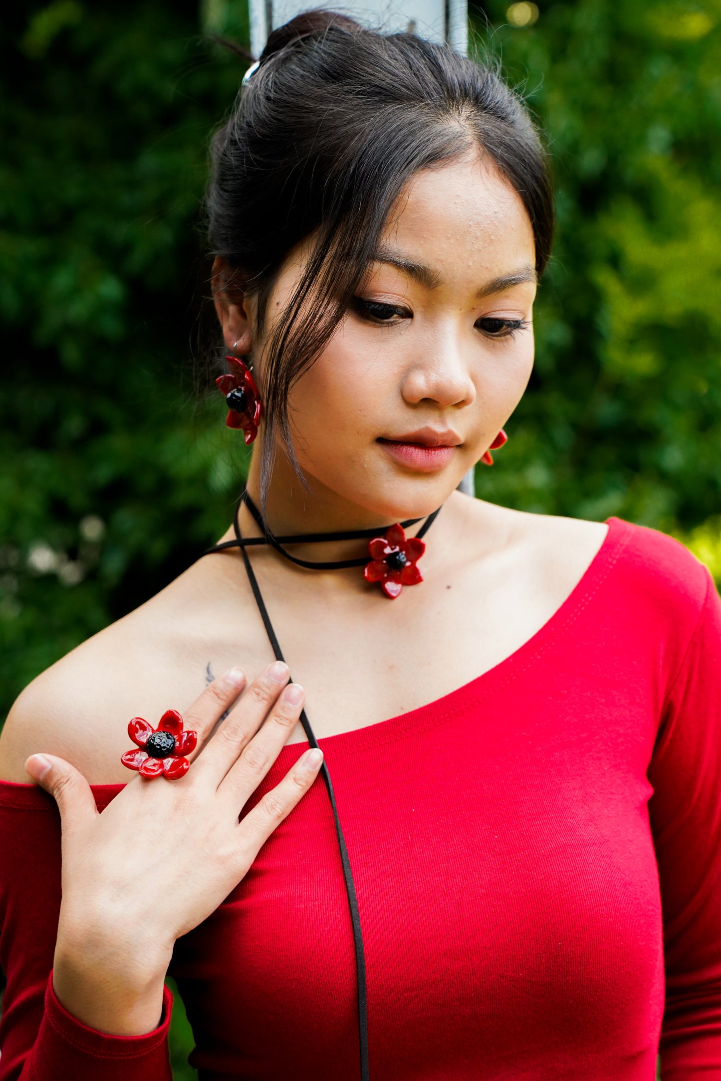 Scarlet Whisper · Choker