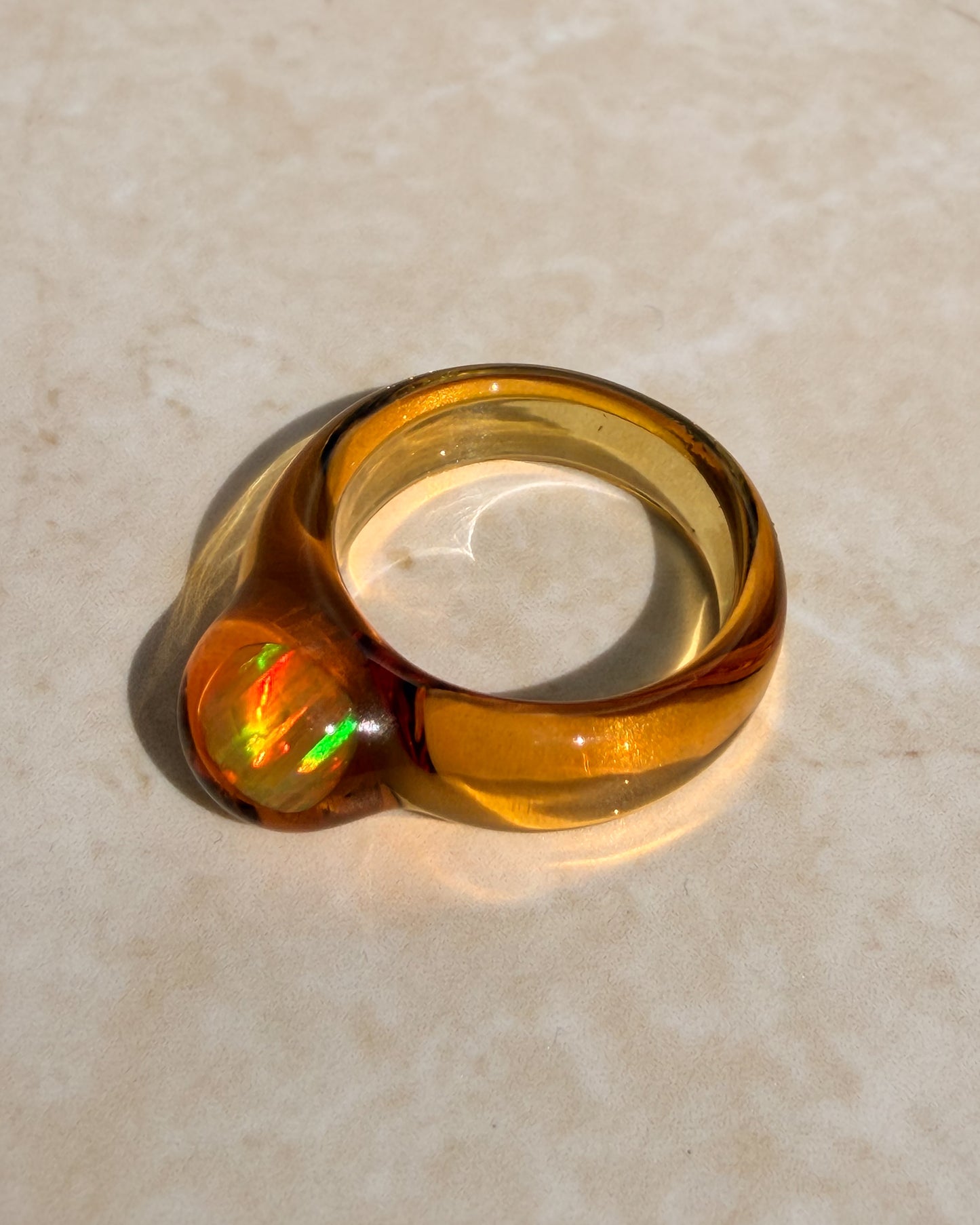 Opal Spherical Dome Ambar · Glasring