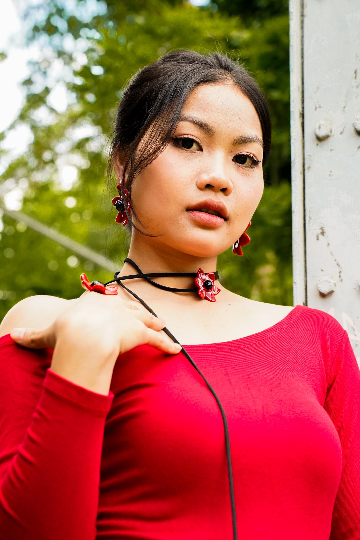 Scarlet Whisper · Choker