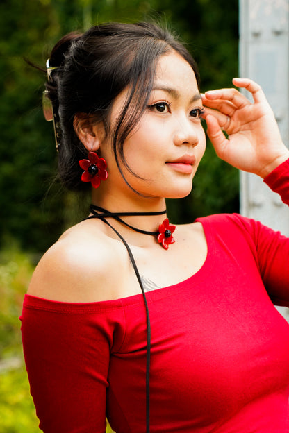 Scarlet Whisper · Choker