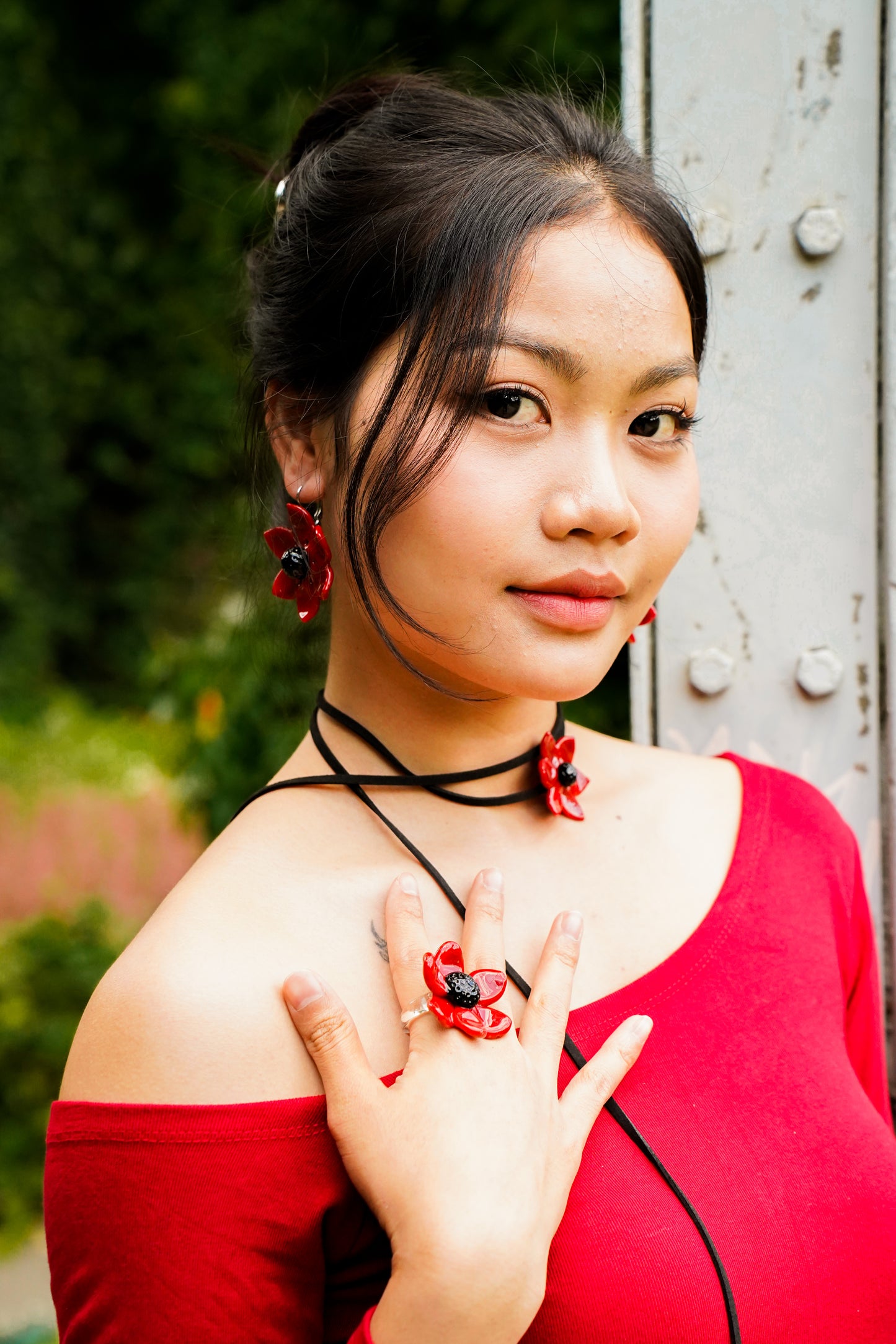 Scarlet Whisper · Choker