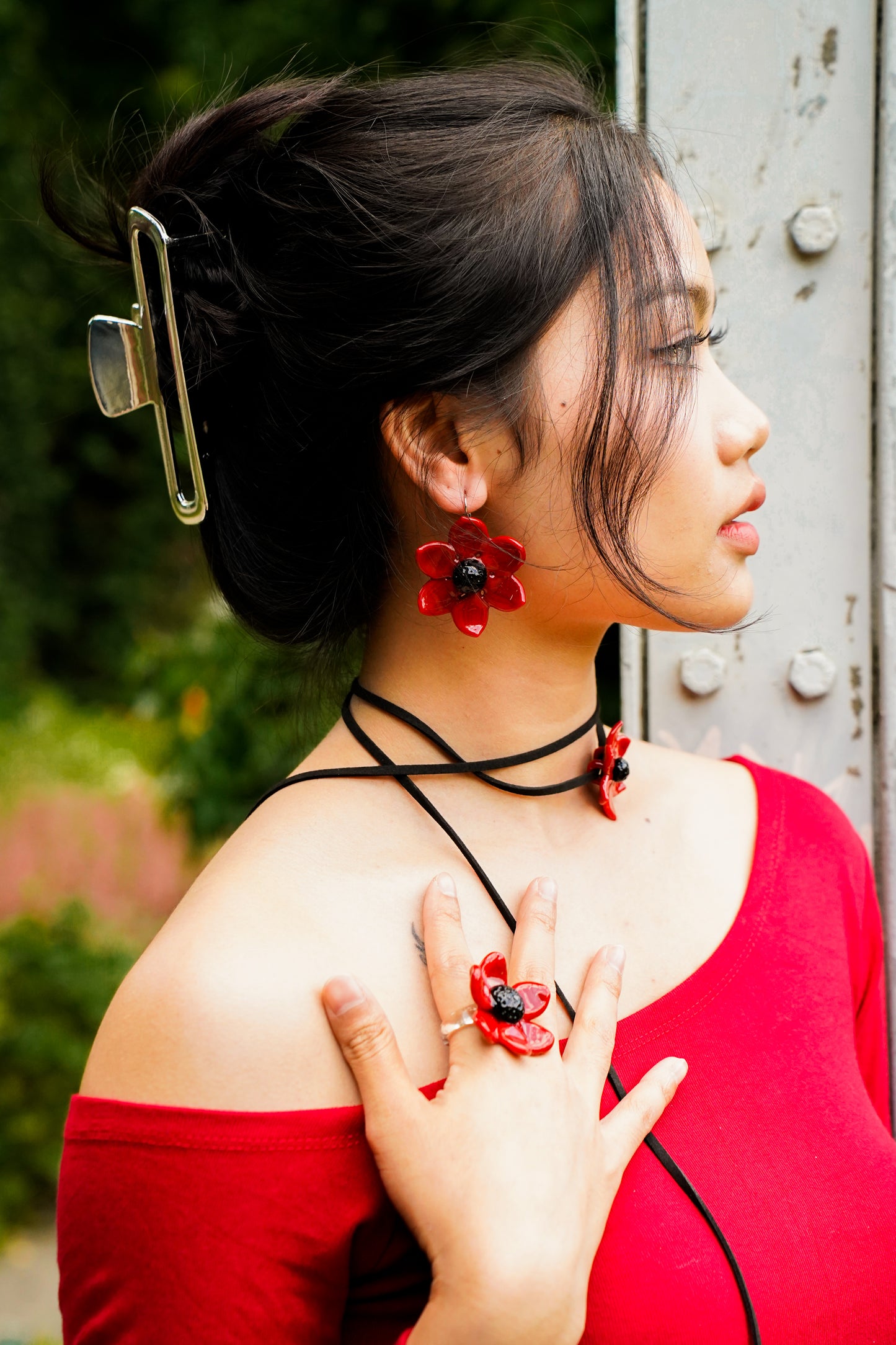 Scarlet Whisper · Choker