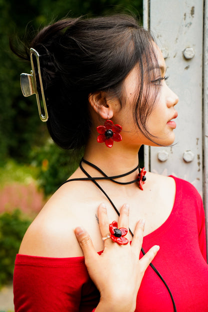 Scarlet Whisper · Choker
