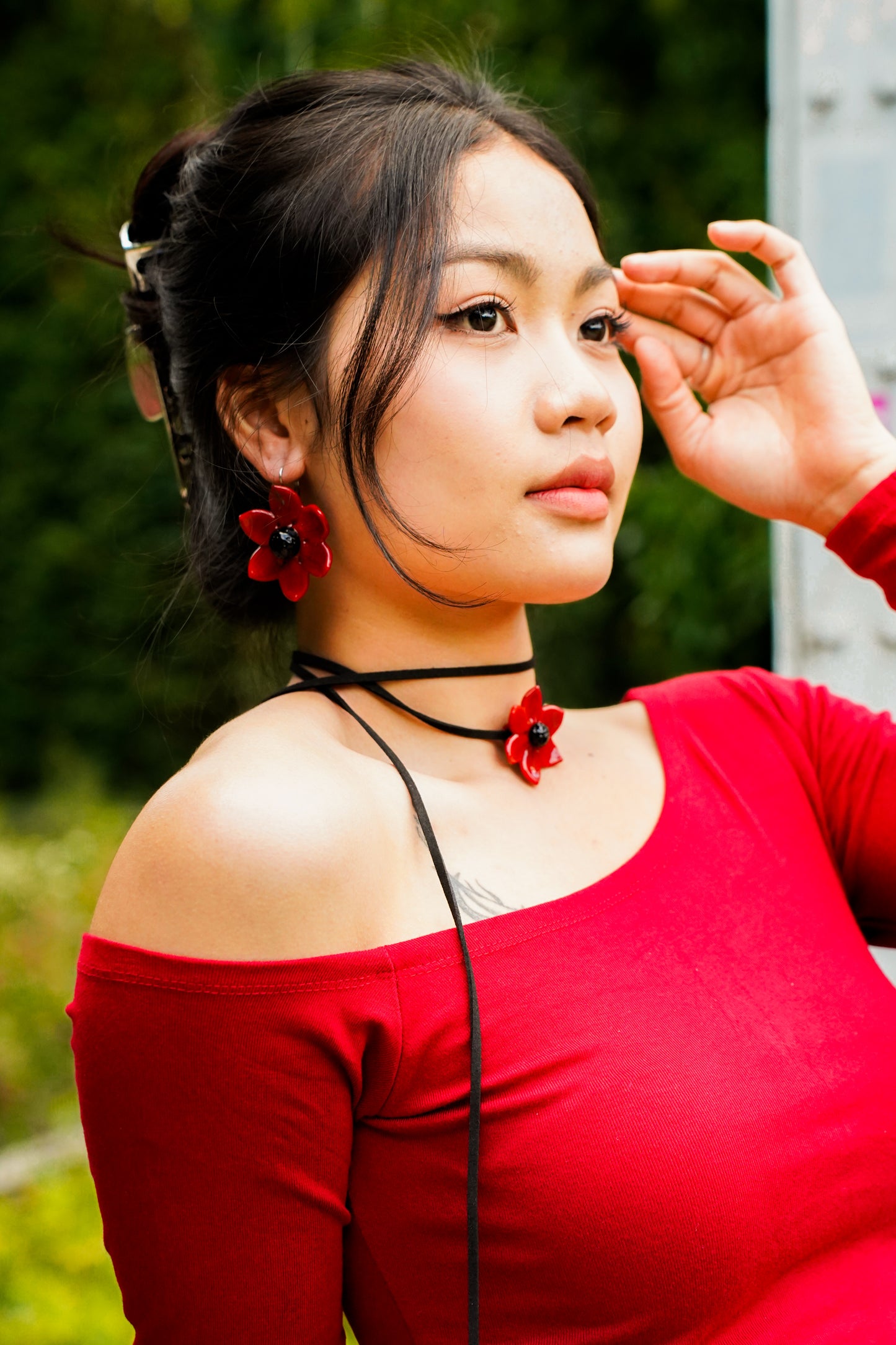 Scarlet Whisper · Choker
